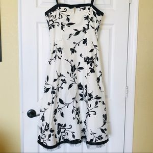 Robbie Bee White Black Floral Dress with Boning